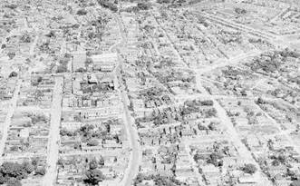 Calzada de San Miguel del Padr&oacute;n, eje vial importante con servicios asociados a sus bordes. 
