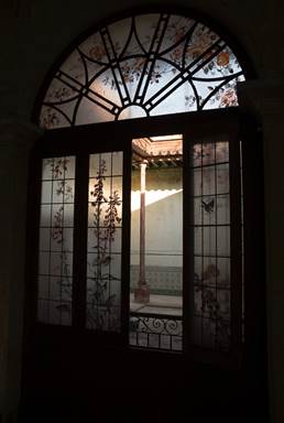 Vista desde la galer&iacute;a hacia el patio central.