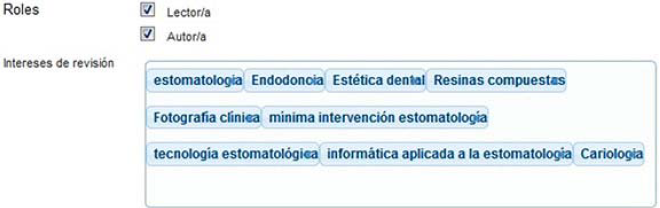 Manera en que el OJS afgrega intereses de revisión al separarlos por comas (,).