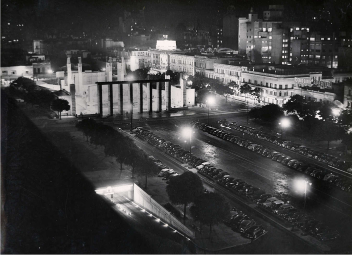 Vista del predio de la primera Feria del Libro, 1943, en la avenida 9 de Julio.