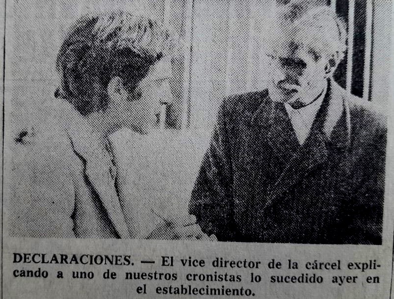 Autoridades de la cárcel con la prensa