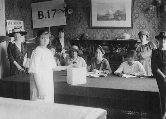 Fuente: Archivo General de la Nación. Documento fotográfico Caja 200, inv. 7856