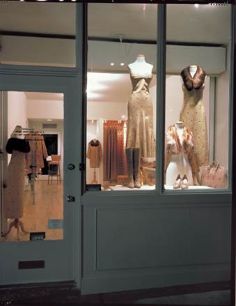 Peletería Humana (Human Furriery), Nicola Costantino, Deitch Projects, Nueva York, 2000