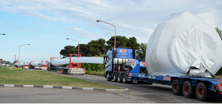 Operativo de traslado de equipamiento e&oacute;lico por Ruta Nacional 3, noviembre 2017.