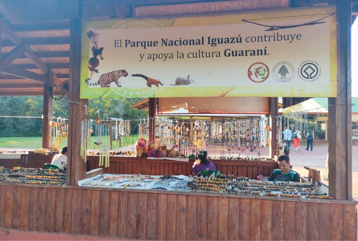 Feria Yhary de Artesan�as Mbya Guaran� en Parque Nacional Iguaz�.