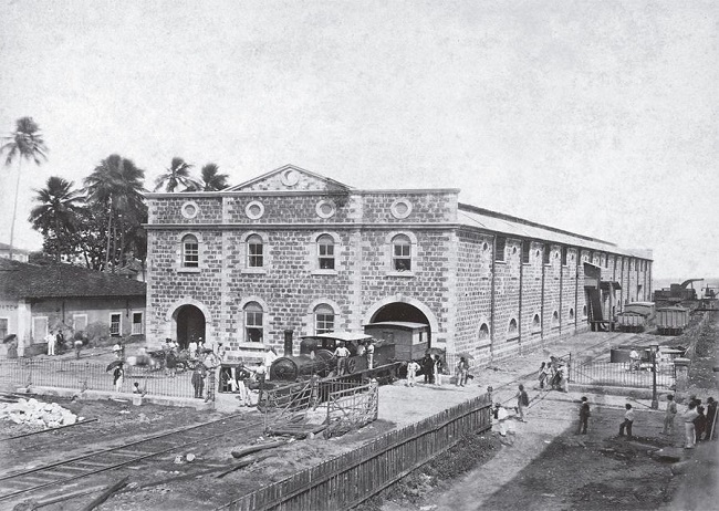 : Guilherme Gaensly, Trapiche em Jequitaia [Estação marítima de Calçada, Salvador], Bahia and S. Francisco Railway (s.d.); cartão cabinet em papel albuminado, p&b (Coleção Thereza Christina Maria, Biblioteca Nacional)
