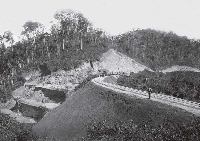 : Marc Ferrez, Minas and Rio Railway-Brazil: aterro grande 9 K[m] 800 (1881-1884); colódio, p&b (Coleção Thereza Christina Maria, Biblioteca Nacional)