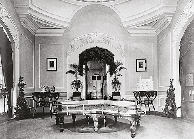 : Entrance hall of the Brazilian pavilion ( Exposi&ccedil;&otilde;es&hellip;, 1911 )