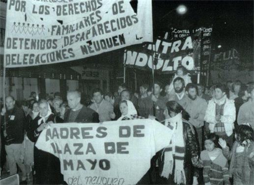 De Nevares en las marchas junto a las Madres de Plaza de Mayo del Neuqu�n.