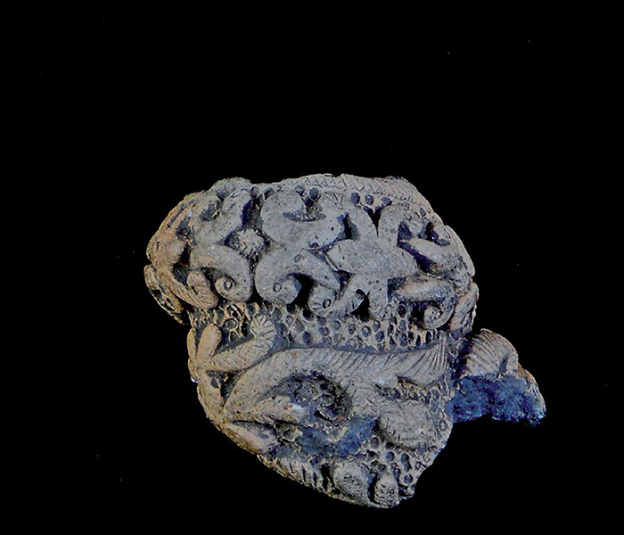 Cachimbo localizado no baixo Amazonas. Vista lateraldo exemplar 1340. Material: cer&acirc;mica. Cole&ccedil;&atilde;o Frederico Barata, Museu Paraense Em&iacute;lio Goeldi. 