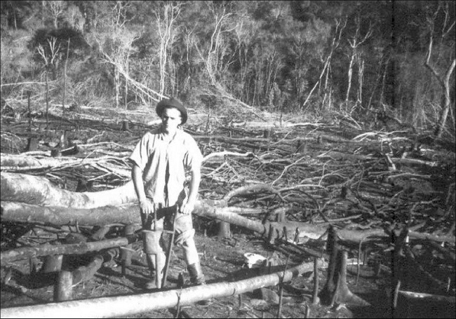 Colono na década de 1940. Vale do rio Uruguai, Santa Catarina, Brasil.