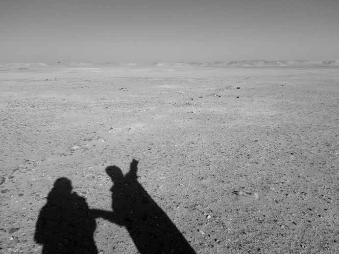 Una línea de piedras que ha permanecido duradera en el sitio de Ed Jal que delimita un barrio. La wilaya  se trasladó hacia El Aaiún en 1978, ubicada al norte de la ubicación actual de Smara.