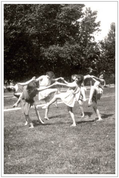 Natural dance at the Palestra. Undated. Private collection .