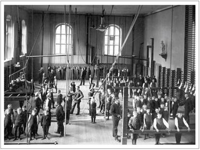 Provável aula com alunos da escola elementar Klara, no GCI, em 1893