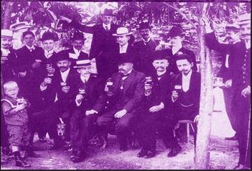 Parque da Cervejaria Cruzeiro, no Batel, 1905. Dispon&iacute;vel em: http://curitibanaquelesidos.blogspot.com/2015/01/parque-da-cervejaria-cruzeiro-no-batel.html