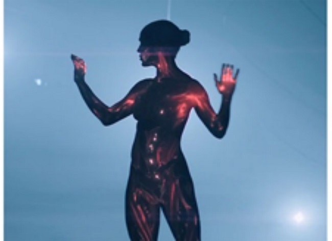 Caity Lotz em Soldado do futuro (2013).