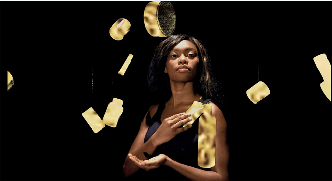 Frame de Yellow Fever. O creme de descolorir entra em cena.