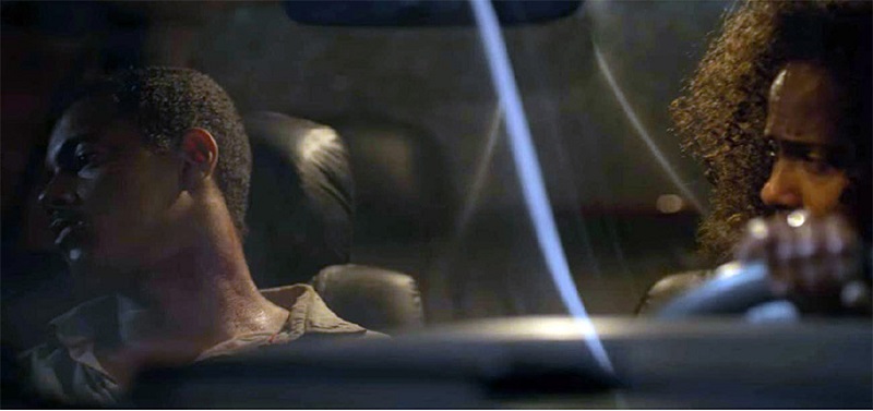 Cristina e o comparsa fogem, porém, o rapaz é baleado e morre.