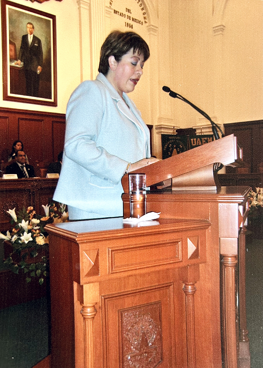 Doctora Graciela Surez en el Aula Magna de la Uaemx