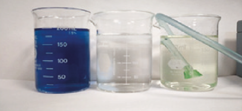 Prueba de generaci&oacute;n de gas ozono por colorimetr&iacute;a. a) disoluci&oacute;n de &iacute;ndigo carm&iacute;n, b) agua destilada, c) disoluci&oacute;n de &iacute;ndigo carm&iacute;n tratada con ozono