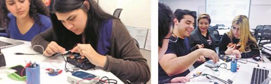 Alumnos de ED en el armado de un circuito eléctrico RC.