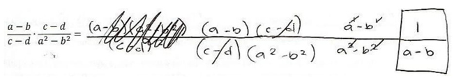 Ejercicio en el que se observa, después de probar con un algoritmo erróneo y reiniciar el procedimiento, una correcta simplificación de factores (c-d), un posterior esquema de tachado erróneo de exponentes, en el que se restan los del denominador menos los del numerador y otro error subsecuente de escribir un único 1 como numerador (además de que se omite el signo igual entre las expresiones)