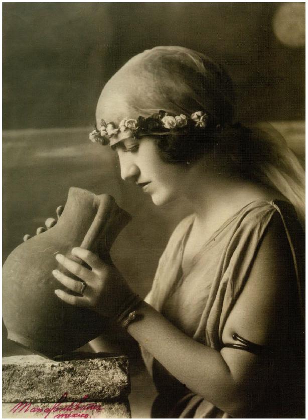 Mar&iacute;a Santib&aacute;&ntilde;ez, &ldquo;sin t&iacute;tulo&rdquo;. Col. Fotogr&aacute;ficas Fundaci&oacute;n Televisa, tomado de GARC&Iacute;A KRINSKY, Emma Cecilia. Mujeres detr&aacute;s de la lente.100 a&ntilde;os de creaci&oacute;n fotogr&aacute;fica en M&eacute;xico 1910-2010. M&eacute;xico: Conaculta, 2012, p. 97