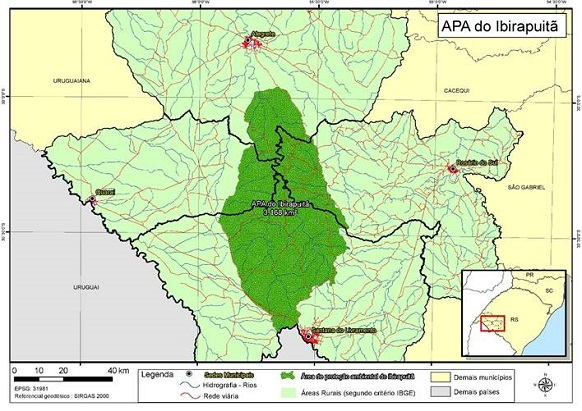 Map of the field site. Dark green area: Ibirapuit&atilde; Environmental Protection Area. Light green area: surrounding rural areas (cf. Brazilian Institute of Geography and Statistics/IBGE) belonging to the Santana do Livramento, Quara&iacute;, Ros&aacute;rio do Sul and Alegrete municipalities. Yellow area: Other municipalities in Rio Grande do Sul, Brazil. Grey area: Uruguayan territory Blue lines: water courses. Red lines: roads.