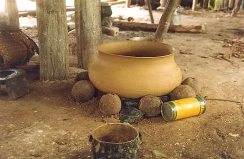 japepa&rsquo;i vessel drying in the shade in a domestic space