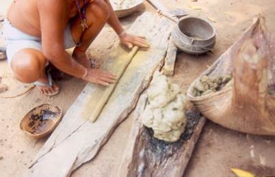 Tapira making the coil and preparing the base of the vessel