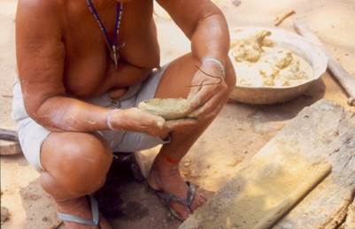 Tapira making the coil and preparing the base of the vessel