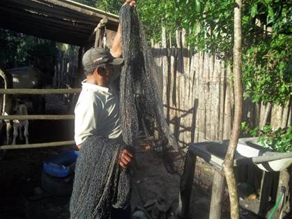 Photo: Silvinha with his nets for capturing fish, crustaceans, etc., made from &ldquo;silk&rdquo; threads acquired from the local commerce