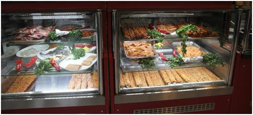 Comidas t&iacute;picas turcas en exposici&oacute;n, restaurant turco en Marxloh (Duisburgo, Alemania). Registro: Pablo Mardones (02/2019)