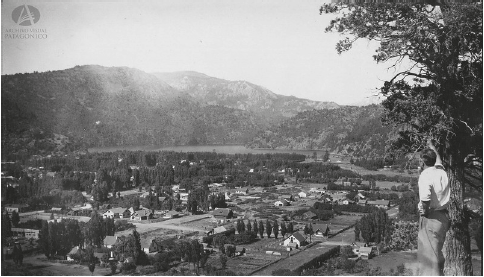 Vista parcial de San Martn de los Andes y lago Lcar, c.1940.