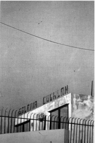 Patricio Larrambebere (1999). Fábrica de pelotas Pulpo en Saavedra. Acrílico y lápiz copiador sobre cartón, 90 x 90 cm