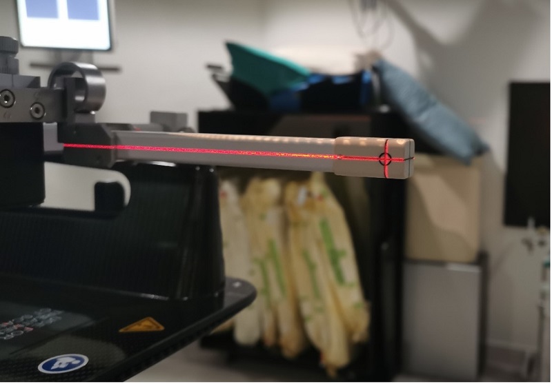 Posicionamiento con el l�ser de la sala para realizar la prueba de Winston Lutz.