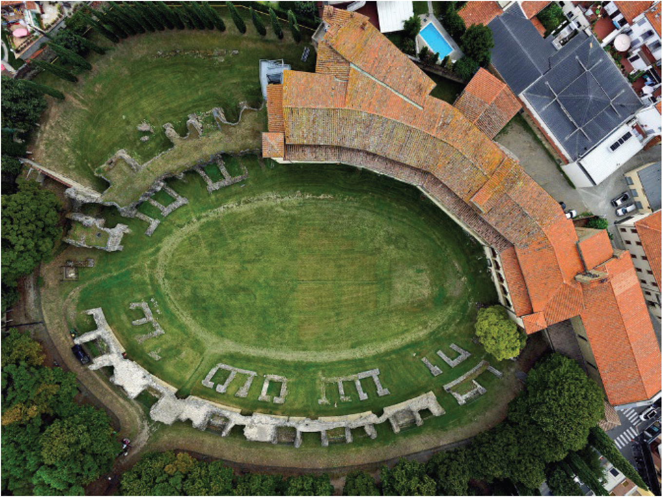 Arezzo (Italia). Anfiteatro romano (siglo I d. C.) transformado en el siglo XVI en convento con iglesia y hoy en d&iacute;a es el Museo Arqueol&oacute;gico. Foto &copy; Archivo Museo Arqueol&oacute;gico Arezzo.