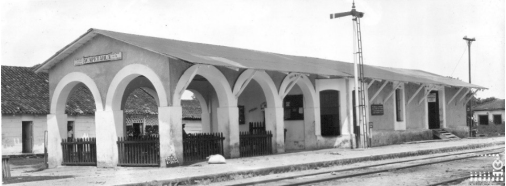 Patio de la estaci&oacute;n Acapetahua