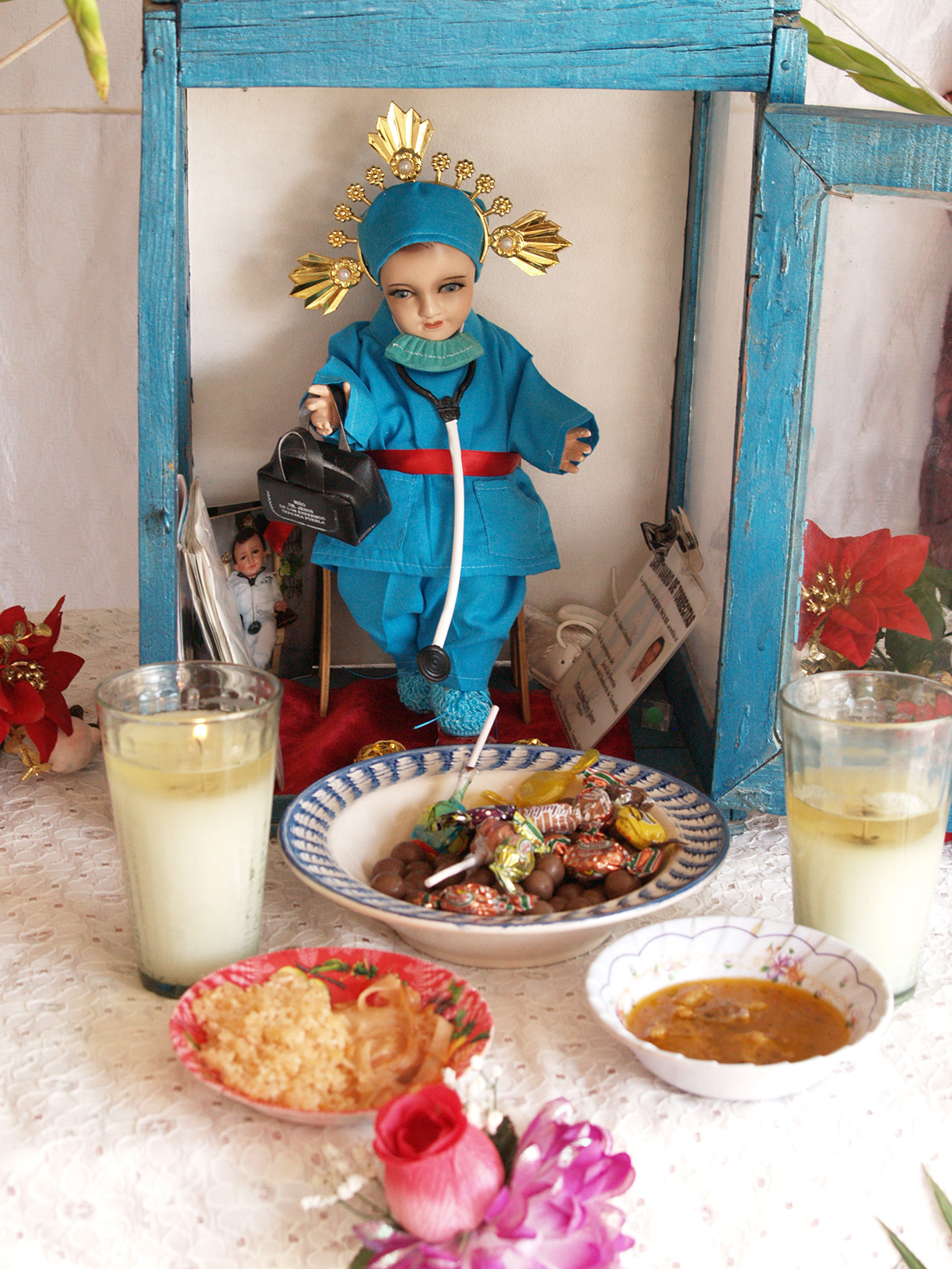 Niño Doctor y reliquia. Comunidad de Lequeitio, San Felipe, Guanajuato, 2009.