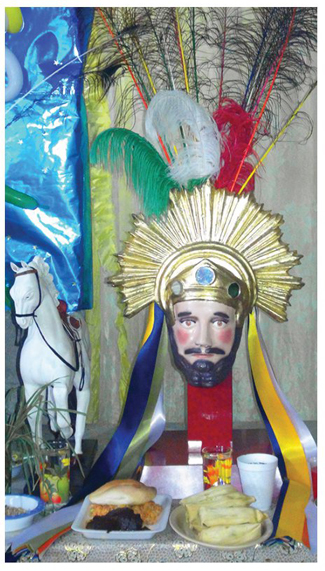 Altar dedicado al Divino Rostro y su caballo que lo acompaña, el cual
							puede estar fabricado de madera, yeso o plástico.