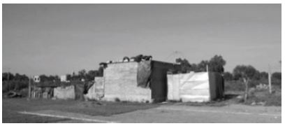 VIVIENDA DANDO LA ESPALDA AL RÍO CHICALOTE