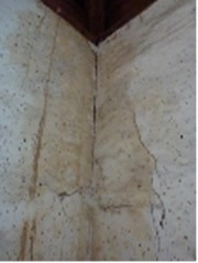 Crack 1-2 cm thick at the
intersection of axes A-1.