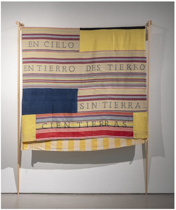 &ldquo;Cien tierras&rdquo;. Algod�n y lana, 157 x 203 cm Figure 2. &ldquo;Cien tierras&rdquo;. Cotton and wood, 157 x 203 cm