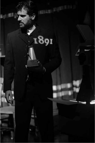 Rafael Spregelburd
en escena de Apatrida. Doscientos años y
unos meses.