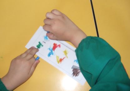 Trabajo solito. Fotograf&iacute;a de actividad &aacute;ulica en la escuela privada