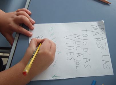 Trabajo solito. Fotograf&iacute;a de actividad &aacute;ulica en la escuela privada