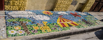 Casa de creaciones, inspirado en el cuento del Circo de Maravillas, diseado por Esmeralda Garca, septiembre de 2017, 5,88 m. Banqueta de la propiedad que se localiza en la calle Ignacio Allende #1225, entre Platn Snchez y Nicols Martnez, Barrio El Nejayote, Monterrey, N.L.