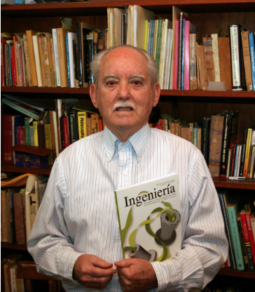Ing. Rodolfo Herrera en la biblioteca de su casa de habitación. Fuente: fotografía de Alex Fernández, funcionario del CEDAA, INII, UCR. 