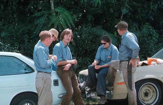 With Kerry, Carl Luer and Jim Ackerman in the field. Panama, 1976. 