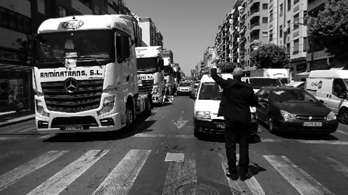 &Aacute;lvaro Terrones. Concierto para camiones (2016)
